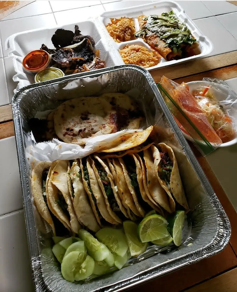 Family Tray- With Tacos & Pupusas